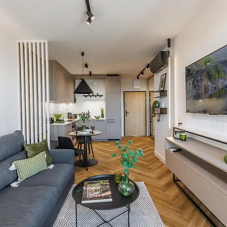 Emihouse Krakovska * ジェシュフ